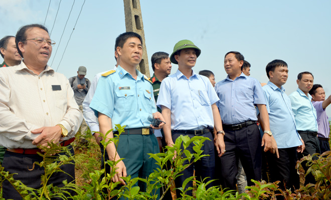 Äá»ng chÃ­ DÆ°Æ¡ng VÄn Tiáº¿n - PhÃ³ Chá»§ tá»ch UBND tá»nh cÃ¹ng Äáº¡i diá»n cÃ¡c ÄÆ¡n vá» kháº£o sÃ¡t Äá»a Äiá»m ba dÃ¹ lÆ°á»£n má»i.