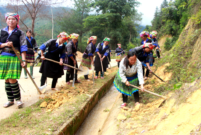 NhÃ¢n dÃ¢n cÃ¡c xÃ£ tham gia khÆ¡i thÃ´ng cá»ng rÃ£nh thoÃ¡t nÆ°á»c vÃ dá»n dáº¹p vá» sinh, thu gom rÃ¡c tháº£i dá»c tuyáº¿n ÄÆ°á»ng trÃªn Äá»a bÃ n xÃ£ Kim Ná»i.