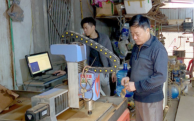 Người dân Văn Yên ứng dụng tiến bộ khoa học kỹ thuật vào lao động sản xuất.