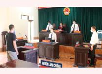 Một phiên tòa xét xử lưu động do Tòa án nhân dân tỉnh tổ chức tại huyện Văn Chấn. (Ảnh minh họa)