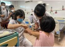 Chưa có khuyến cáo tiêm vaccine phòng COVID-19 cho nhóm trẻ dưới 5 tuổi. Ảnh: NHƯ LOAN