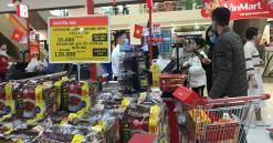 Các siêu thị trên địa bàn tỉnh Yên Bái đã đầy đủ các mặt hàng sẵn sàng phục vụ nhân dân dịp Tết Nguyên đán Nhâm Dần. (Ảnh: Thủy Thanh)