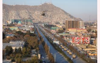 Taliban diễu binh với xe bọc thép Mỹ và trực thăng Nga