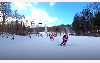 [Video] 230 ông già Noel trượt tuyết gây quỹ từ thiện