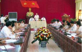 Đồng chí Tô Huy Rứa - Bí thư Trung ương Đảng, 
Trưởng ban Tuyên giáo Trung ương làm việc tại Yên Bái

