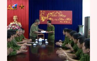Trao thưởng nóng cho lực lượng tham gia khám phá vụ án giết người xảy ra tại địa bàn huyện Lục Yên
