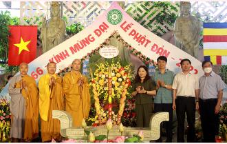Phó Chủ tịch UBND tỉnh Vũ Thị Hiền Hạnh dự Đại lễ Phật đản tại Chùa Tùng Lâm (Ngọc Am)