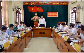 Chủ tịch UBND tỉnh Trần Huy Tuấn kiểm tra việc triển khai thực hiện các nghị quyết chuyên đề của Tỉnh ủy tại huyện Văn Chấn
