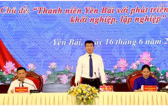 Chủ tịch UBND tỉnh Trần Huy Tuấn đối thoại trực tuyến với thanh niên năm 2022