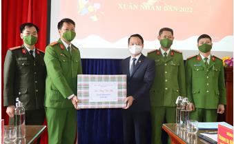 Bí thư Tỉnh ủy Đỗ Đức Duy kiểm tra công tác trực tết và chúc tết tại huyện Lục Yên