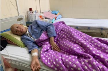 Em Lý Văn Hà 15 tuổi mắc bệnh ung thư cột sống