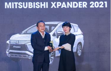 Ông Võ Thành Tài -Phòng truyền thông Mitsubishi nhận giải MPV phổ thông của năm 2021.