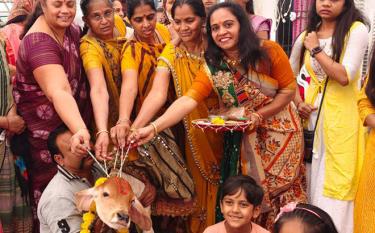 Lễ cưới của “chú rể” Shankeshwar và “cô dâu” Chandramouli thu hút sự tham gia của hơn 10.000 người và khoảng 2.800 con bò.