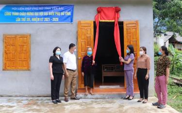 Hội Liên hiệp Phụ nữ tỉnh trao nhà cho hộ nghèo tại xã Minh Tiến, huyện Lục Yên.
