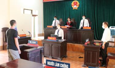 Một phiên tòa xét xử lưu động do Tòa án nhân dân tỉnh tổ chức tại huyện Văn Chấn. (Ảnh minh họa)