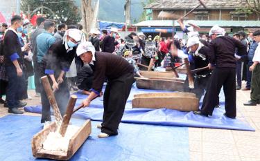 Hội thi giã bánh dày là một điểm nhấn trong các hoạt động văn hóa, du lịch của huyện.
