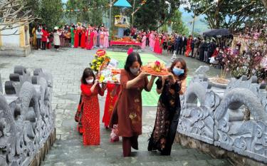 A ritual at Thac Ba Temple festival.