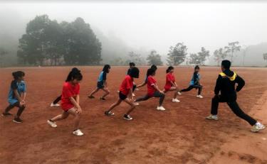 Các vận động viên Trường Cao đẳng Nghề Yên Bái tích cực tập luyện.