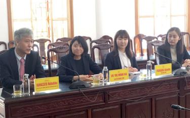 Volunteer Fukada Kaede (second from right) will work in Nghia Lo town for two years.