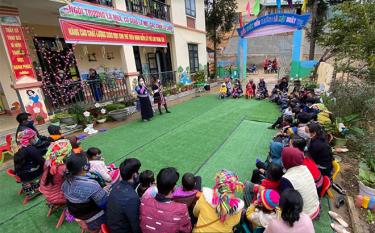 A meeting of the ‘parents club’ at Xeo Di Ho Kindergarten in Mu Cang Chai district.