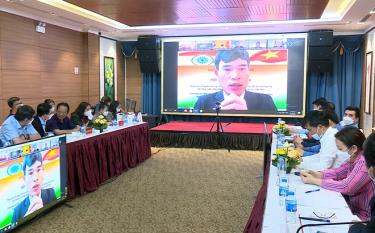 Representatives of Vietnam’s overseas trade offices give information about the export potential of the products Yen Bai is strong at.