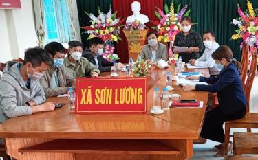 Chi bộ Văn phòng Đảng ủy xã Sơn Lương tổ chức sinh hoạt định kỳ.