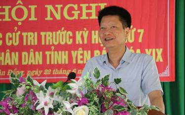 Phó Chủ tịch Thường trực UBND tỉnh Nguyễn Thế Phước phát biểu tại buổi tiếp xúc cử tri