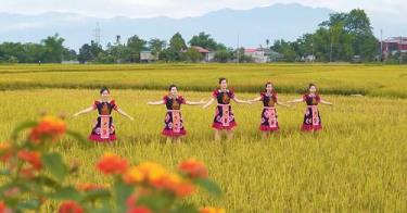 Cảnh đẹp vùng cao được đưa vào clip biểu diễn dân vũ thể thao của Hội phụ nữ Công an tỉnh Yên Bái.