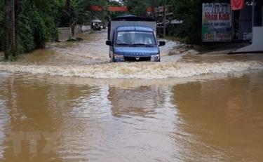 Những năm gần đây, mưa lớn thường khiến nhiều tuyến đường giao thông của huyện Lục Yên bị ngập nặng. (Ảnh minh họa)