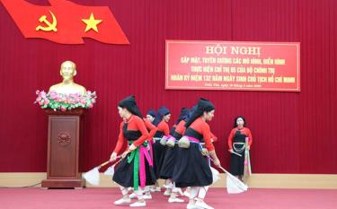 Trích diễn đoạn Lễ hội cầu mưa cảu dân tộc Cao Lan, xã Hòa Cuông, huyện Trấn Yên.