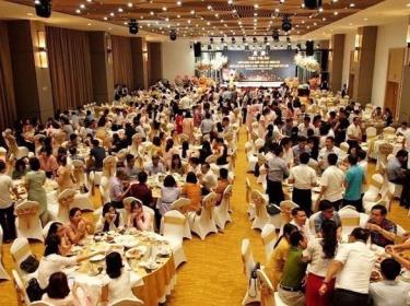 Khung cảnh bữa cơm với rất đông người tham dự được chính ông Ninh Văn Chủ chia sẻ trên trang Facebook cá nhân sau khi nhận quyết định nghỉ hưu