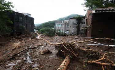 Vụ lở đất tại ngôi làng ở Gwangju, phía đông Seoul, hôm 9/8 trong đợt mưa kỷ lục.