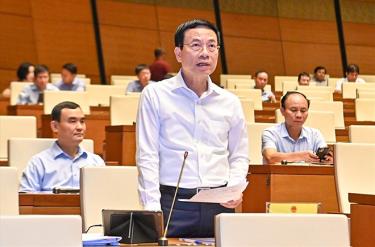 Bộ trưởng Bộ Thông tin và Truyền thông Nguyễn Mạnh Hùng trả lời tại phiên chất vấn.