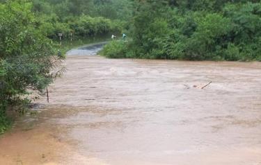 Mưa bão, nước lũ dâng cao khiến nhiều nơi tại tỉnh Hòa Bình bị lụt.
