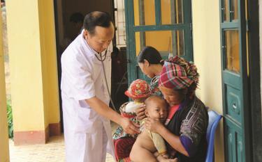 Chăm sóc sức khỏe cho trẻ em tại xã Nậm Khắt, huyện Mù Cang Chải, tỉnh Yên Bái.