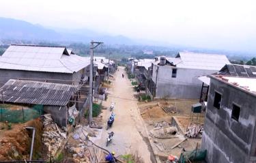 Khu tái định cư thôn Bản Cại đã giúp nhiều hộ trong vùng nguy cơ lũ quét của Thạch Lương có chỗ ở an toàn, ổn định cuộc sống.