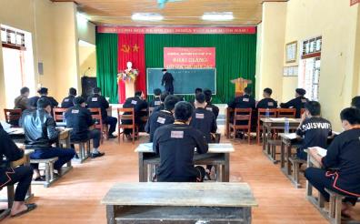 A class in Dai Son commune, Van Yen district, on the Nom-Dao script.