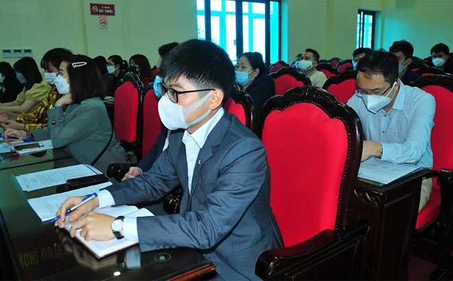 Các doanh nghiệp, tổ chức, cá nhân ở thành phố Yên Bái tham gia tập huấn về hóa đơn điện tử, chữ ký số.